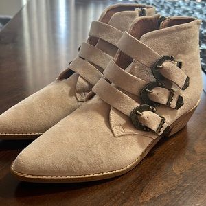 Beast Fashion Women’s ankle boots. Size 8. Tan with buckle details.